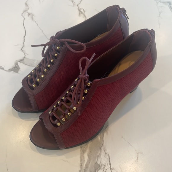 Bella Vita Burgundy Suede Peep toe,lace up,chunky heel,zipper closure,7 1/2, - Picture 15 of 16